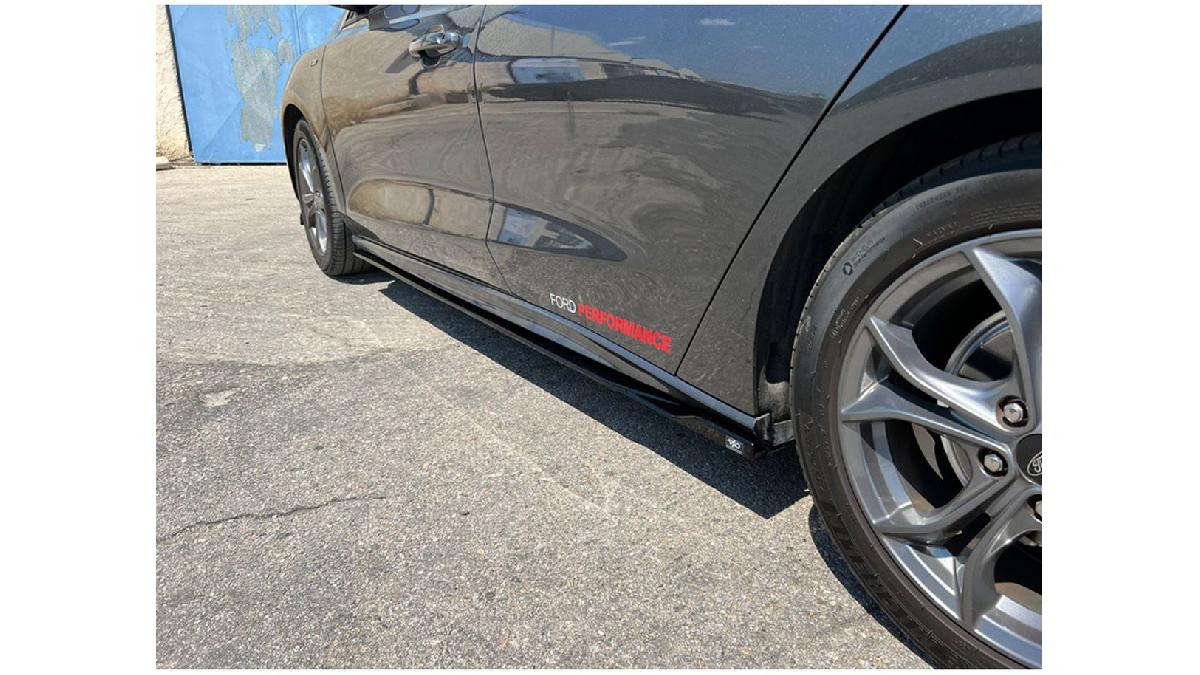 Jupes+lat%C3%A9rales+sur+mesure+pour+Ford+Focus+IV+ST%2FST-Line+HB+2018-2022+%28ABS+Noir+luisant%29